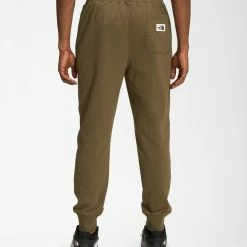 Men's The North Face Heritage Patch Joggers Military Olive OLIVE GREEN -men‘s shop online Men sTheNorthFaceHeritagePatchJoggersMilitaryOliveNF0A7WXI37U 1